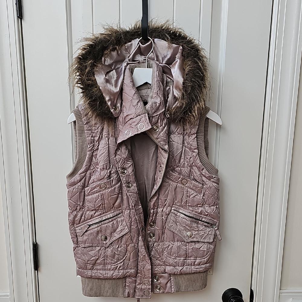 BKE Soft silvery champagne Quilted Vest sz M